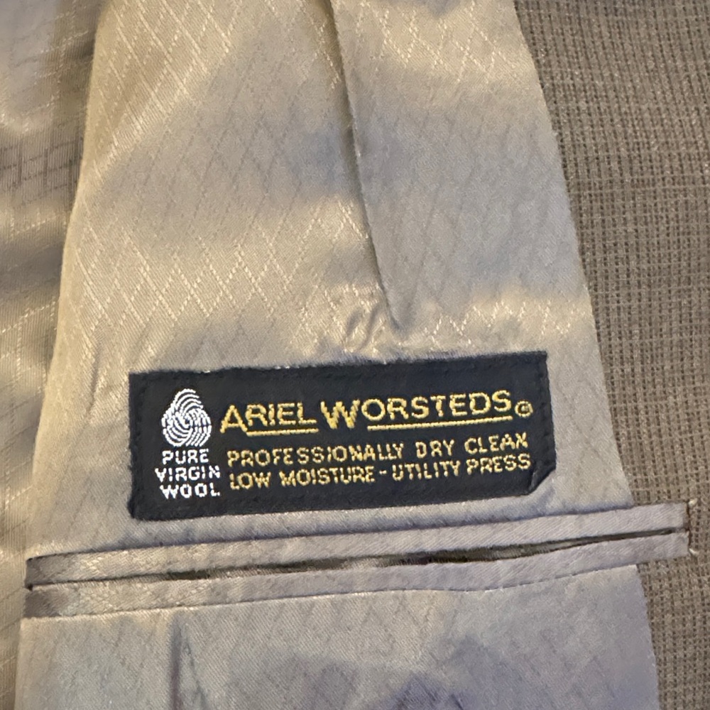 Elegant Men's Brown Suit - Picture 7 of 12